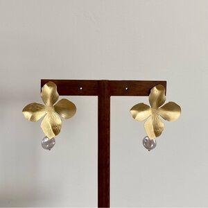 4/$15 Gold Textured Statement Flower Baroque Coin Pearl Drop Earrings